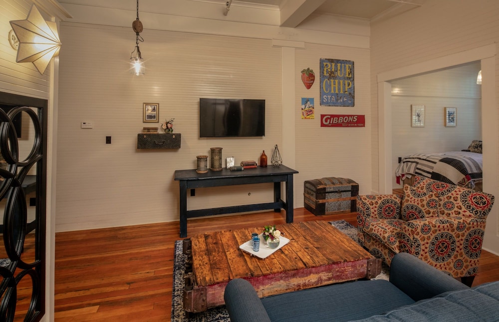 McCloud River Mercantile Inn 30/50