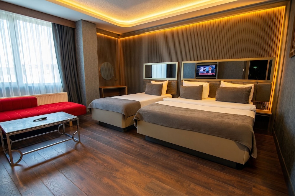 DELUXE, TWIN BEDS