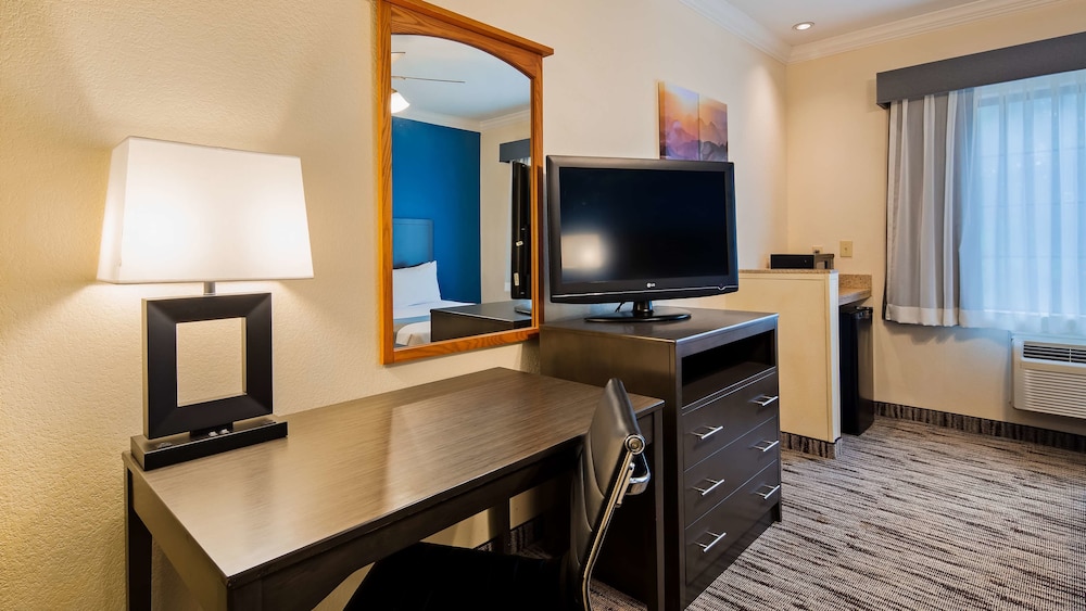 Best Western Dinosaur Valley Inn & Suites 33/37