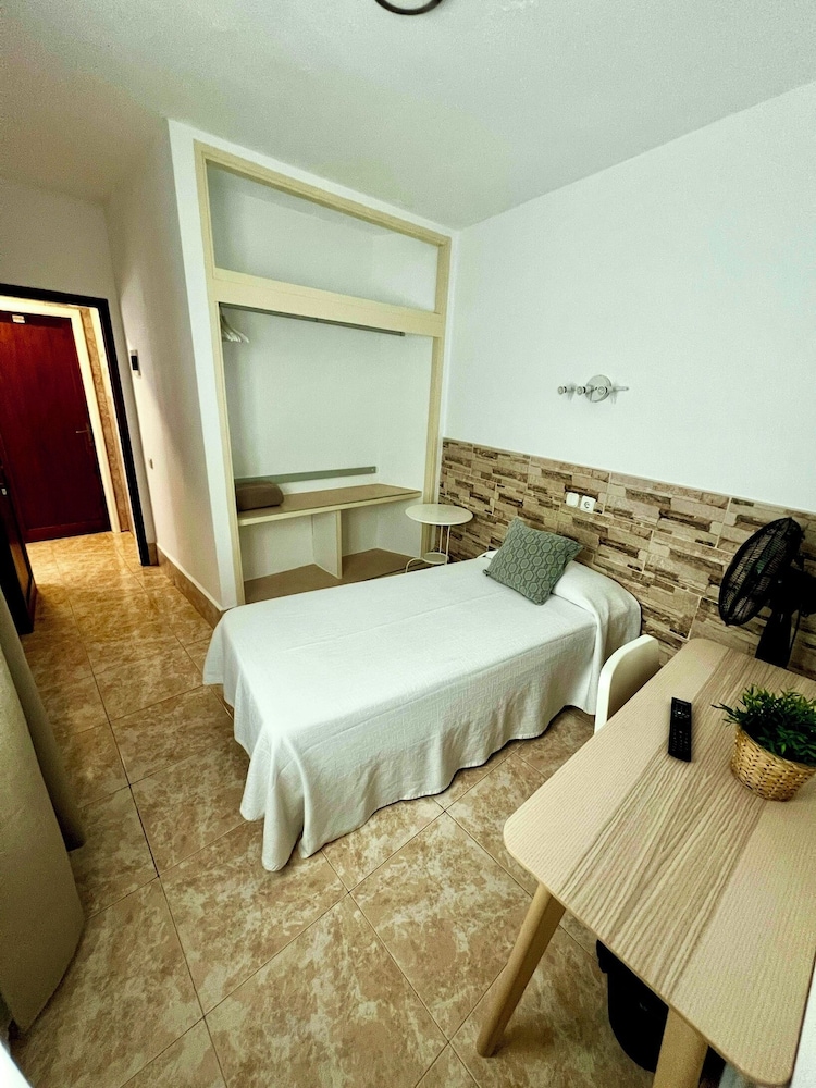 Residencia Cardona 27/57