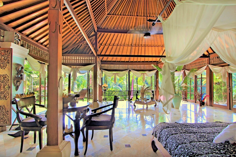 The Mahogany Villa 26/50