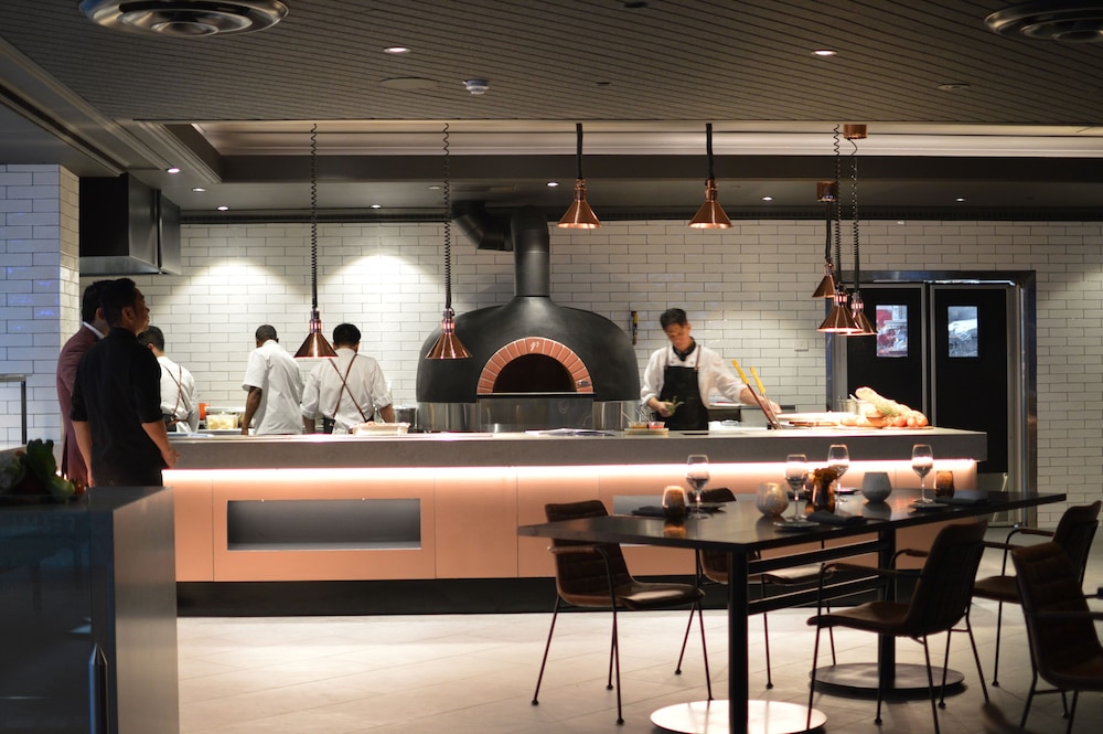 RYDGES WORLD SQUARE 5/66