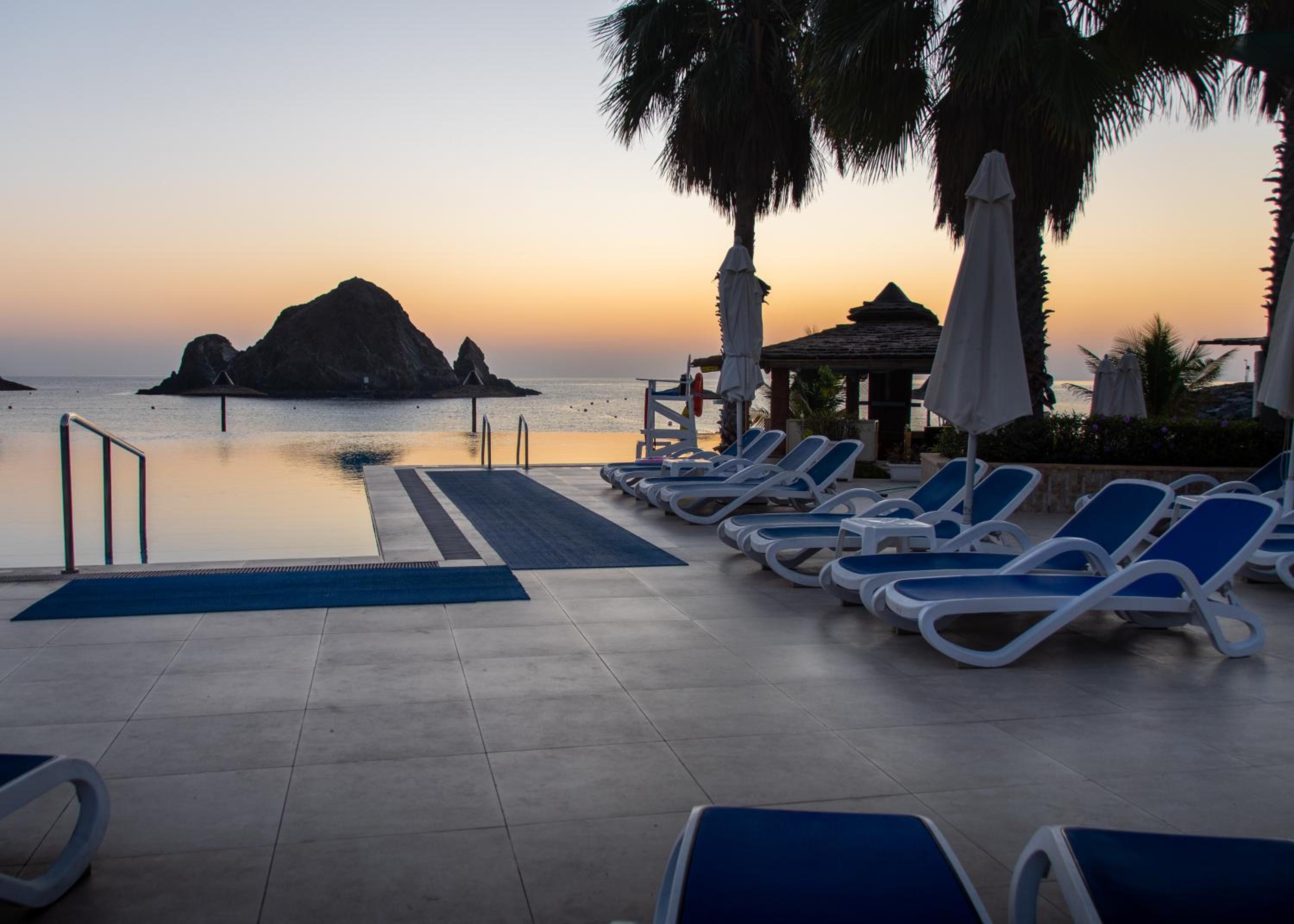 Sandy Beach Hotel Resort 32/55