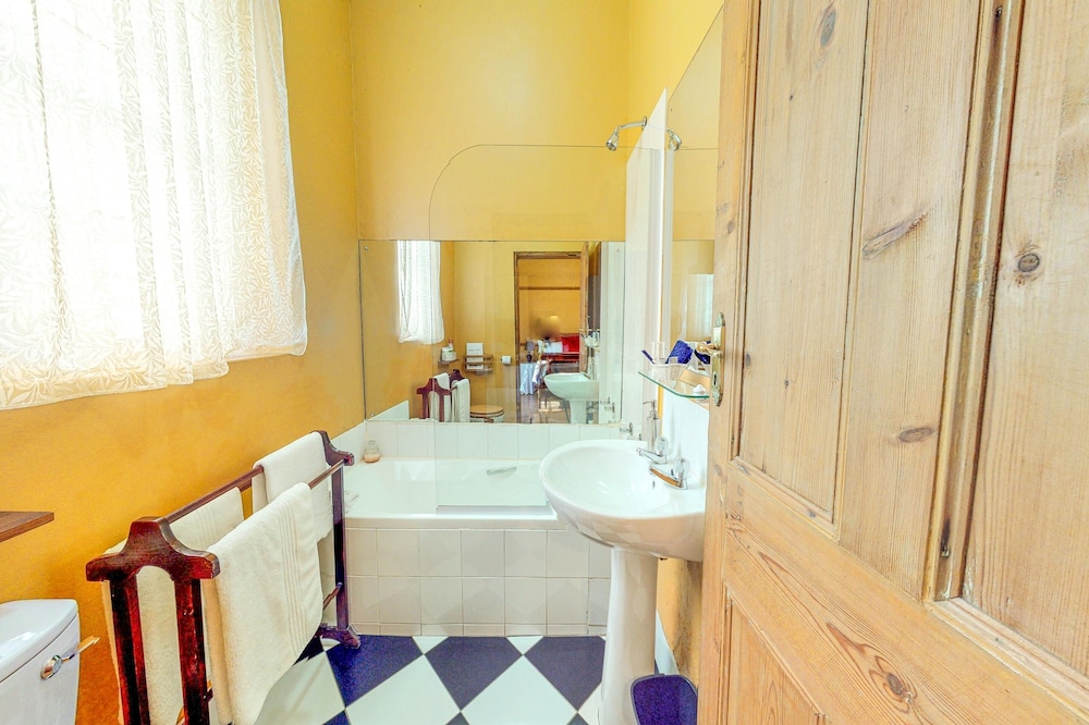 Mountain Manor Guest House 49/50