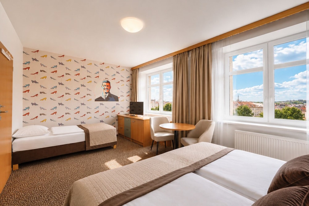 Room, Twin Beds, with Extra Bed, COLORFACTORY SPA Hotel 3/5