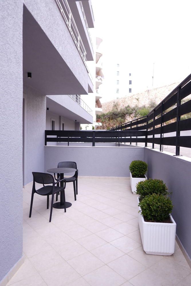 Blue Sky Hotel 44/46