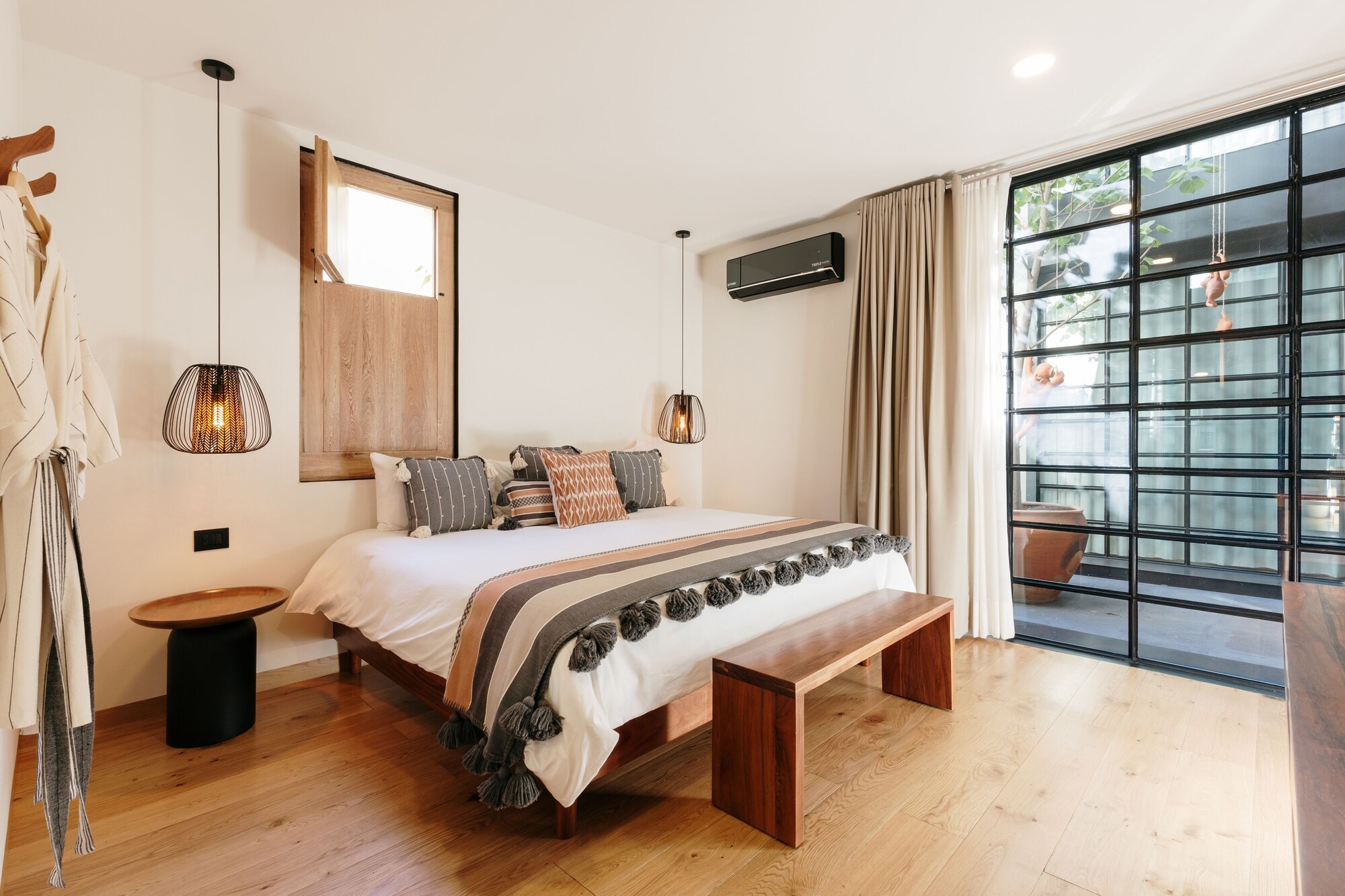 STANDARD, KING BED