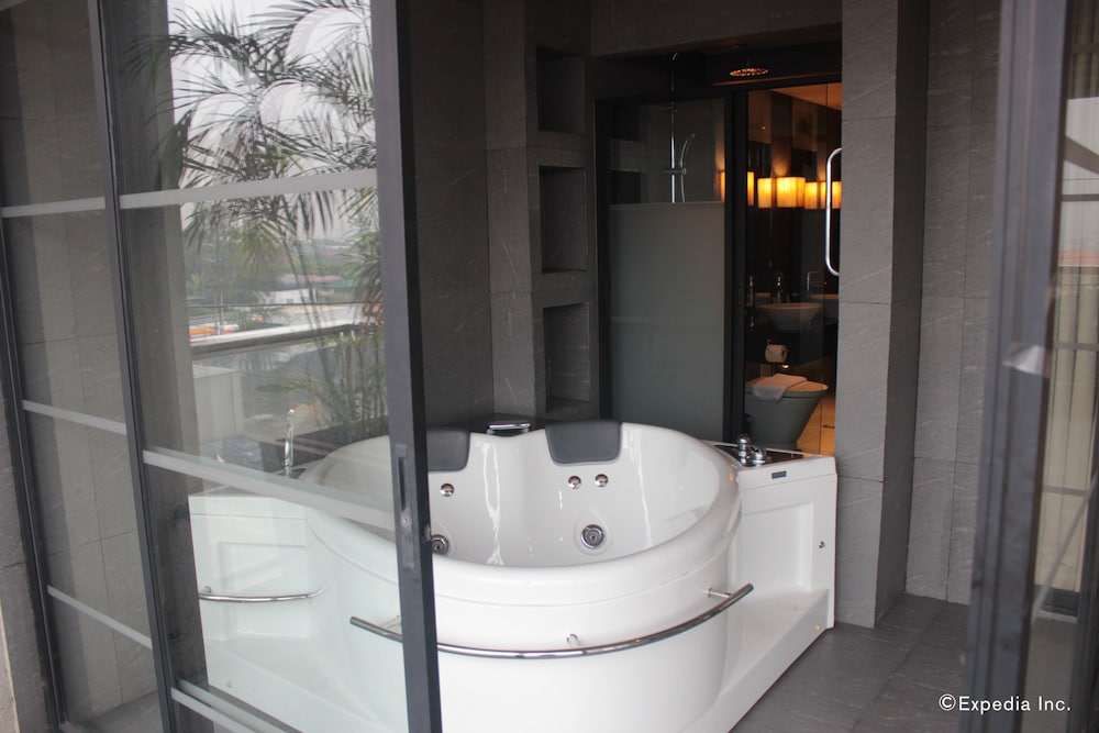Soleste Suites 68/70