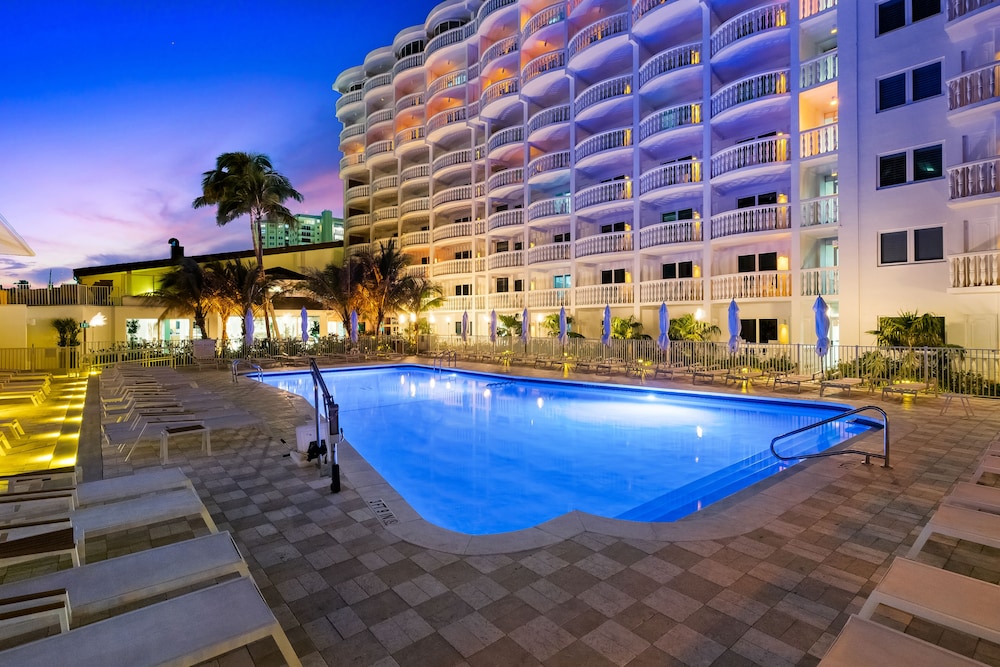 Beachcomber Oceanfront Resort Villas 5/71
