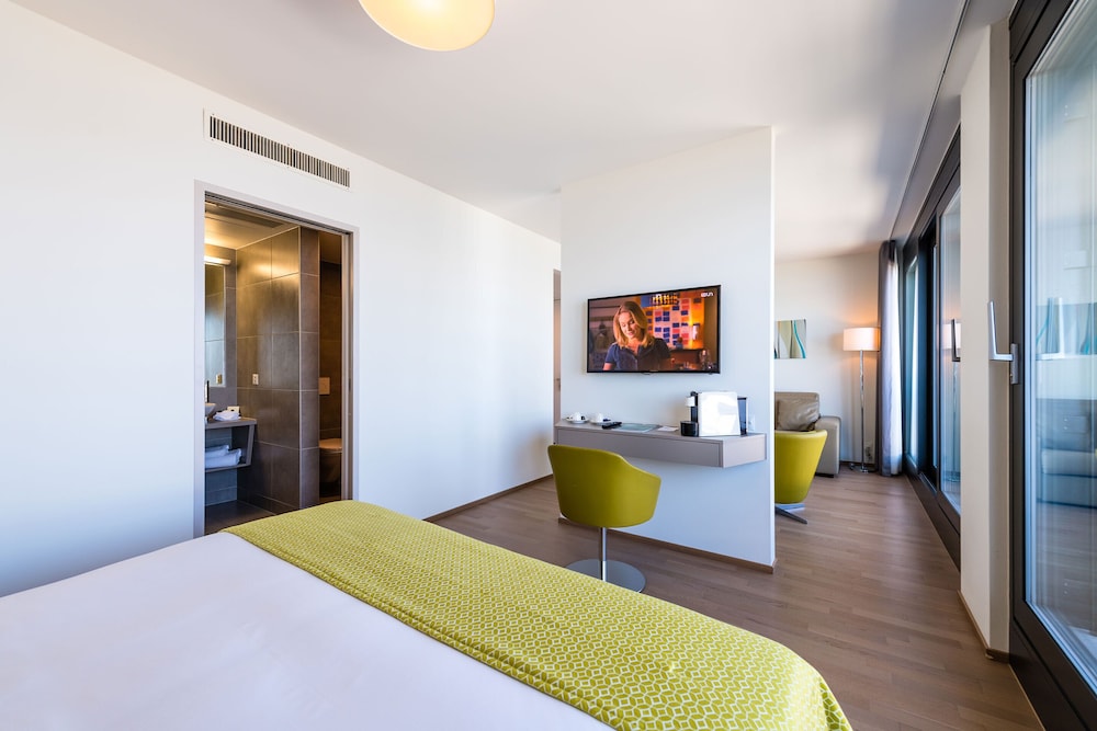 Lake Geneva Hotel 16/37