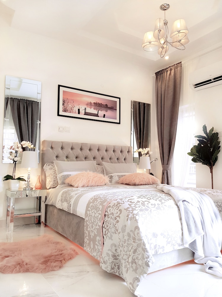 Prestige Villa 6/21