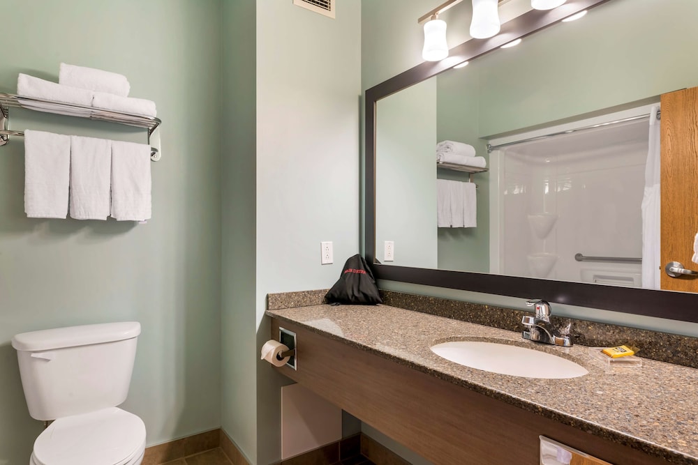 جناح بسرير كينج مع أريكة بمنطقة جلوس، Best Western Plus Liverpool Hotel & Conference Centre 5/7