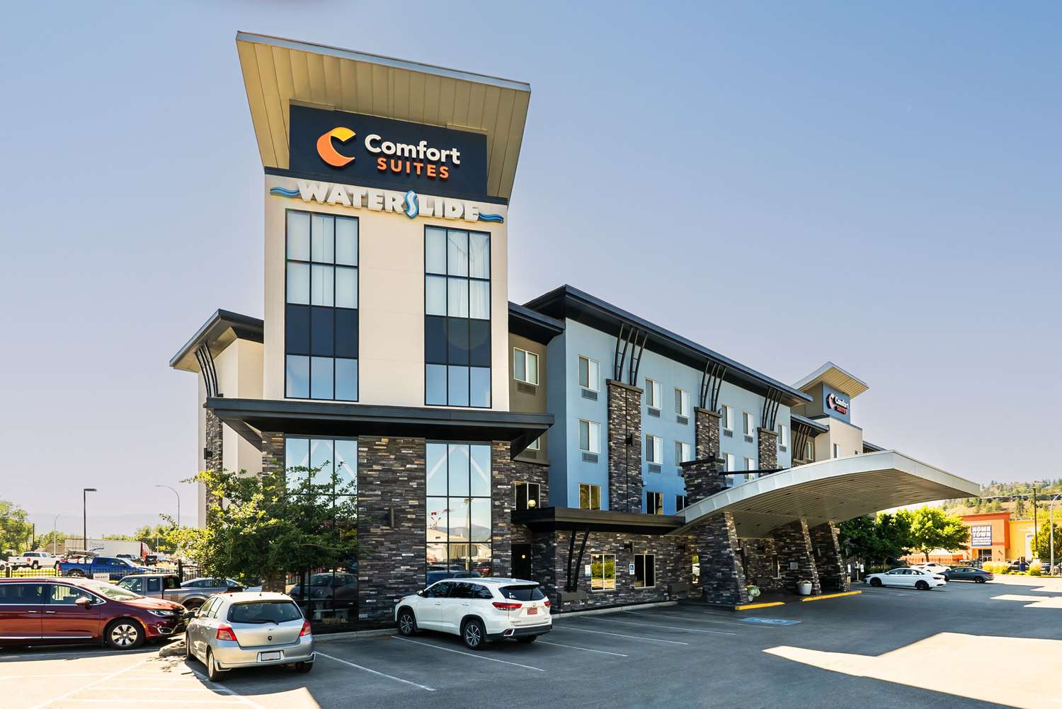 Comfort Suites Kelowna, BC 50/52
