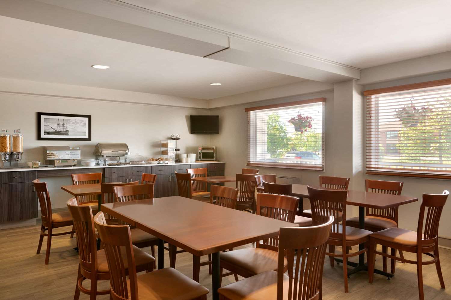 Travelodge Suites by Wyndham New Glasgow 7/11