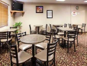 Super 8 By Wyndham Manhattan Ks 5/11