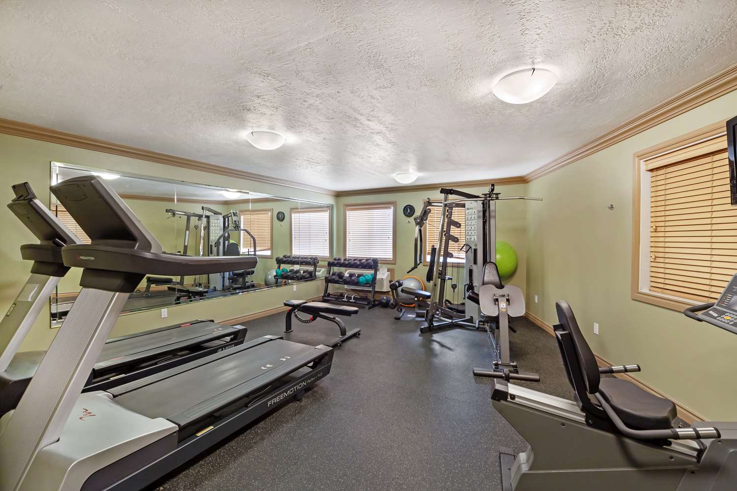 Best Western Plus Mirage Hotel and Resort 8/22