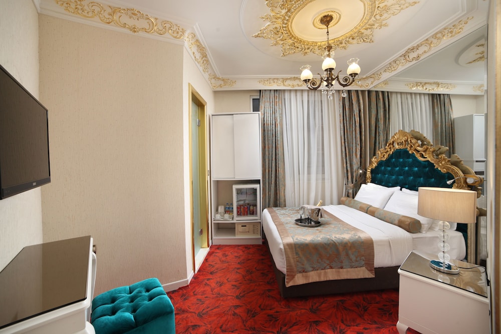 White Monarch Hotel 48/70