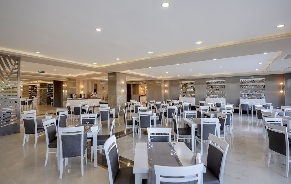 L'Oceanica Beach Resort Hotel 30/50