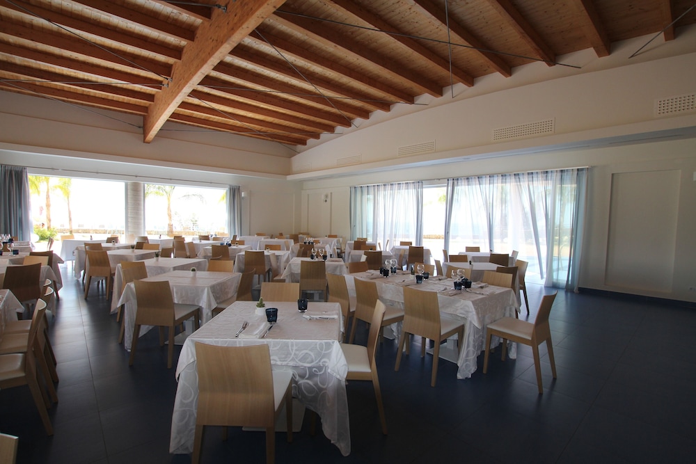 Blue Bay Resort 42/72