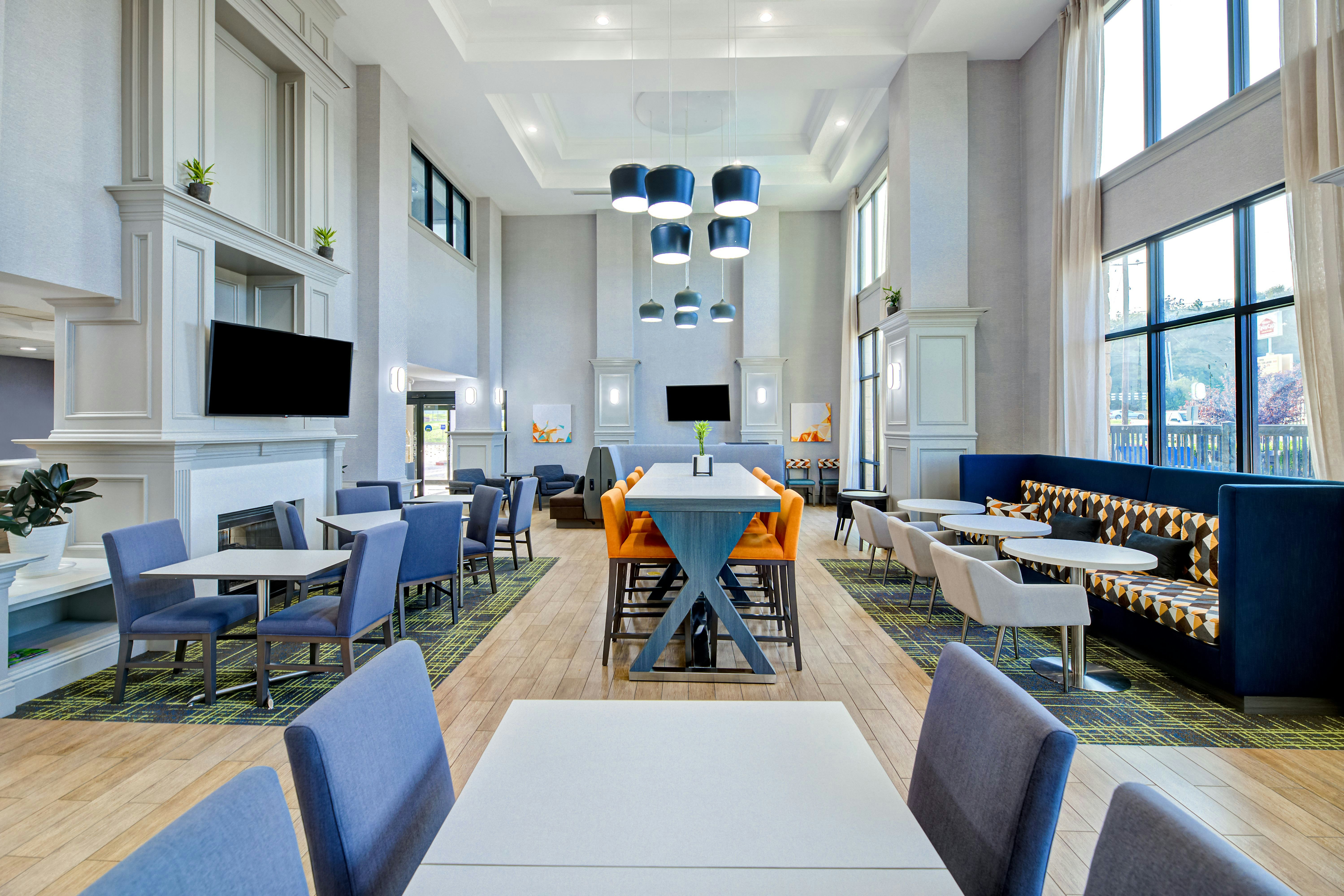 Hampton Inn Suites Nacogdoches 33/46