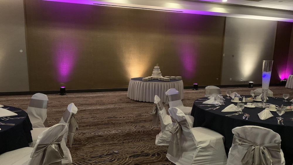Holiday Inn Roanoke Airport-Conference CTR 54/60