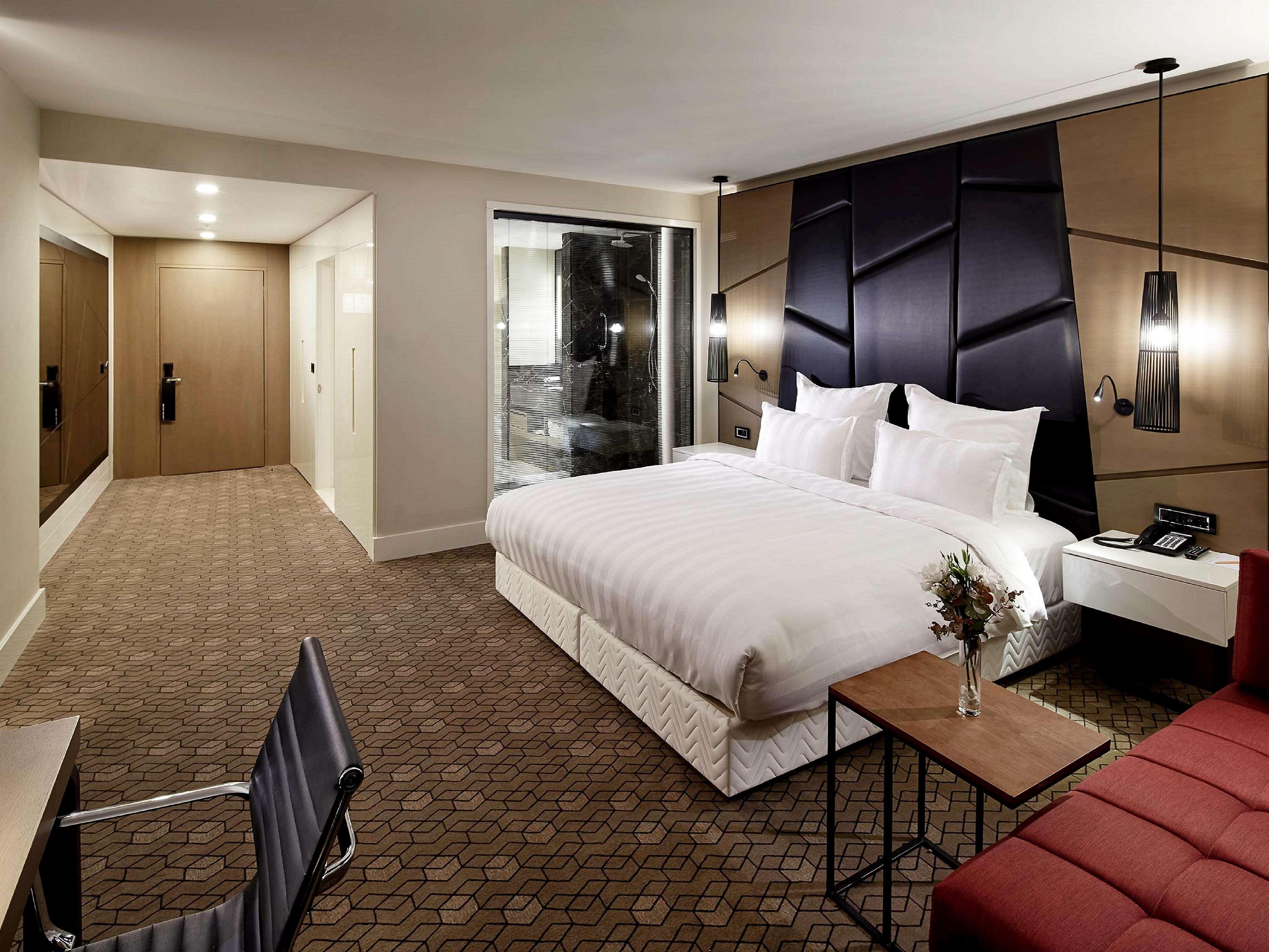 EXECUTIVE, KING BED, CITY VIEW, LOUNGE ACCESS