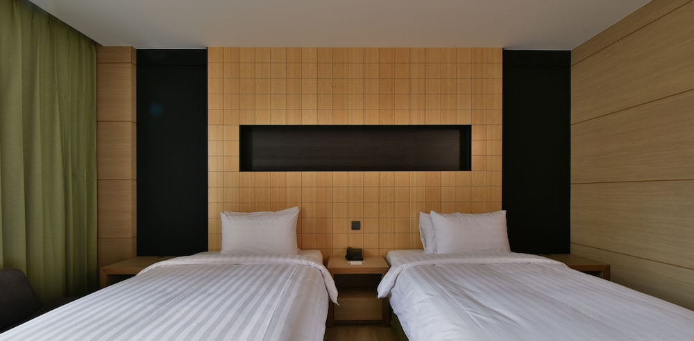 HOTEL R14 18/62