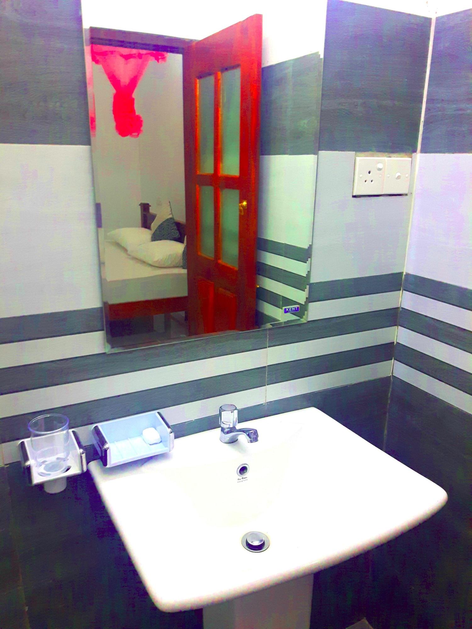 Nadee Villa Guest House 18/19