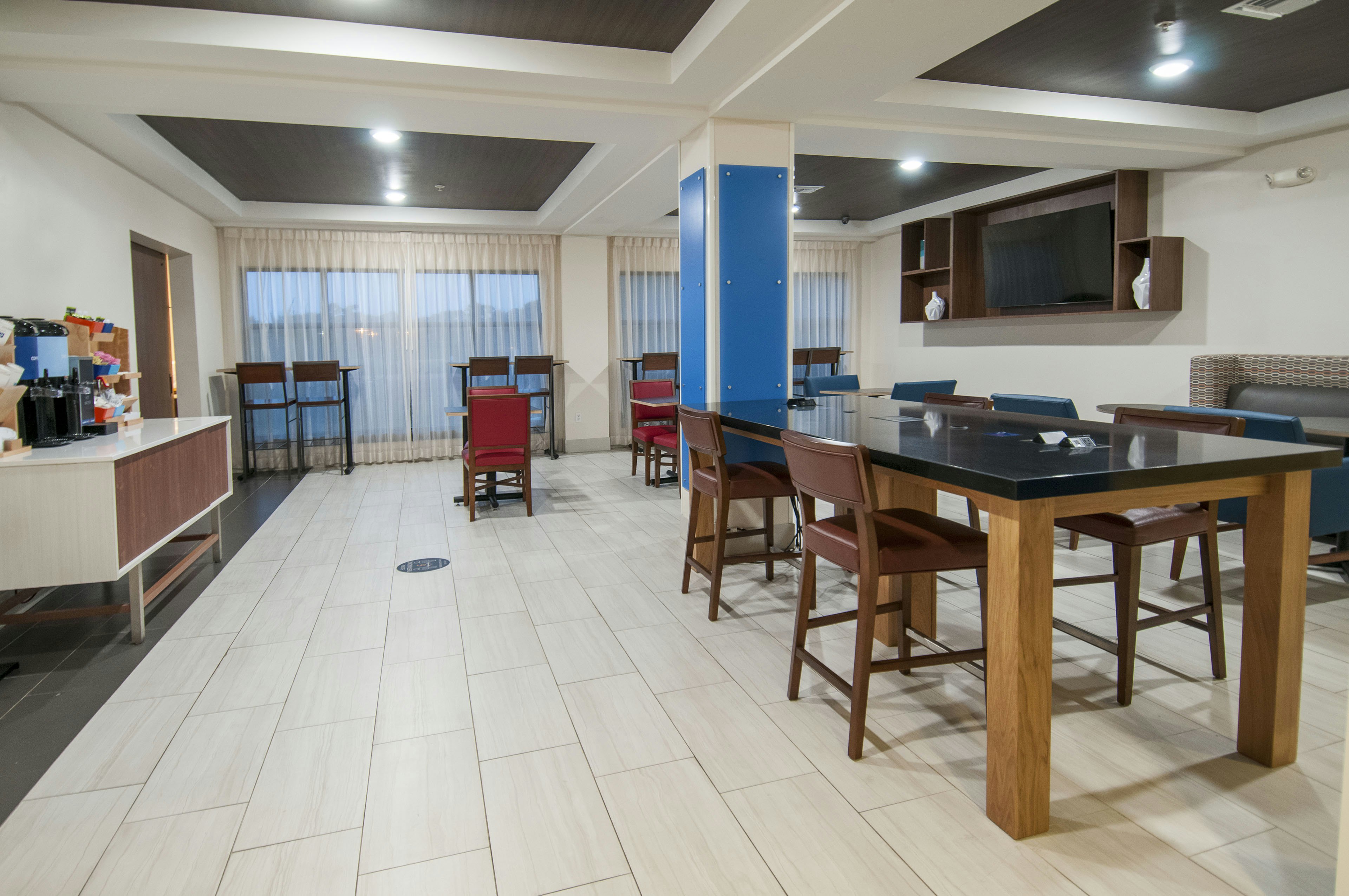 Holiday Inn Express Hotel and Suites Biloxi- Ocean Springs 32/44