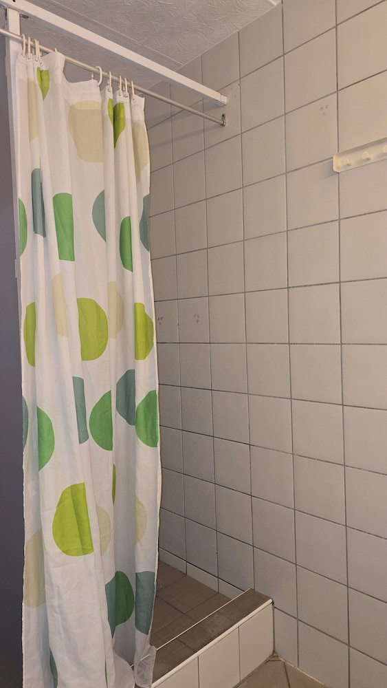 Female Dorm, Female Only, Shared, Bunk Bed, Courtyard View، Marco Polo 3/3