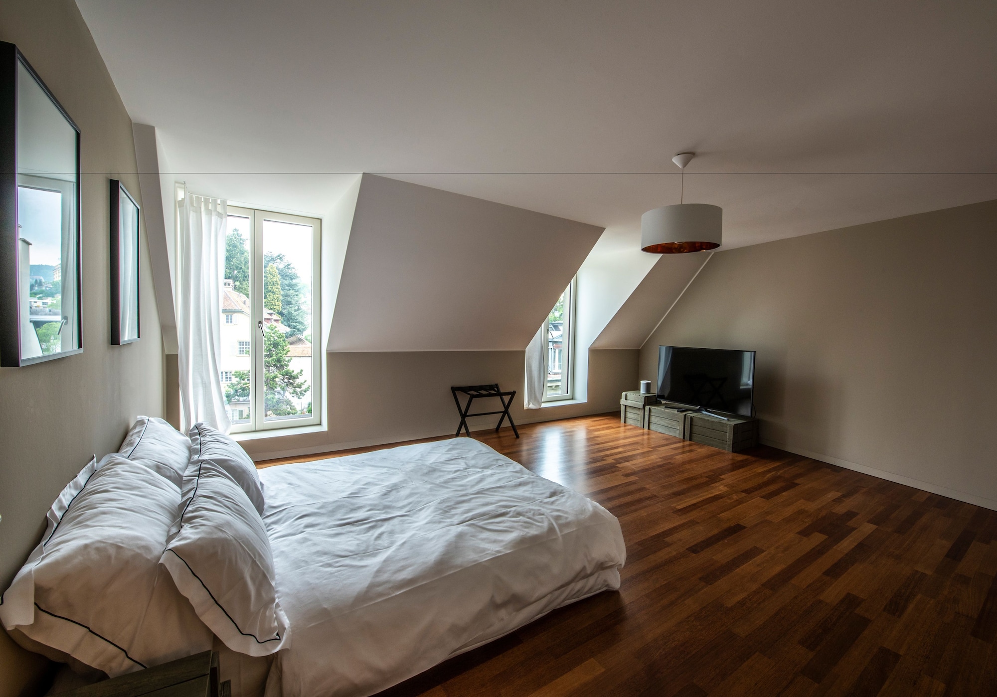 2 BEDROOMS, APARTMENT, CITY VIEW