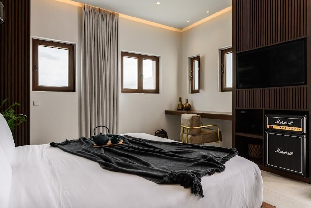 Charisma Hotel 14/50