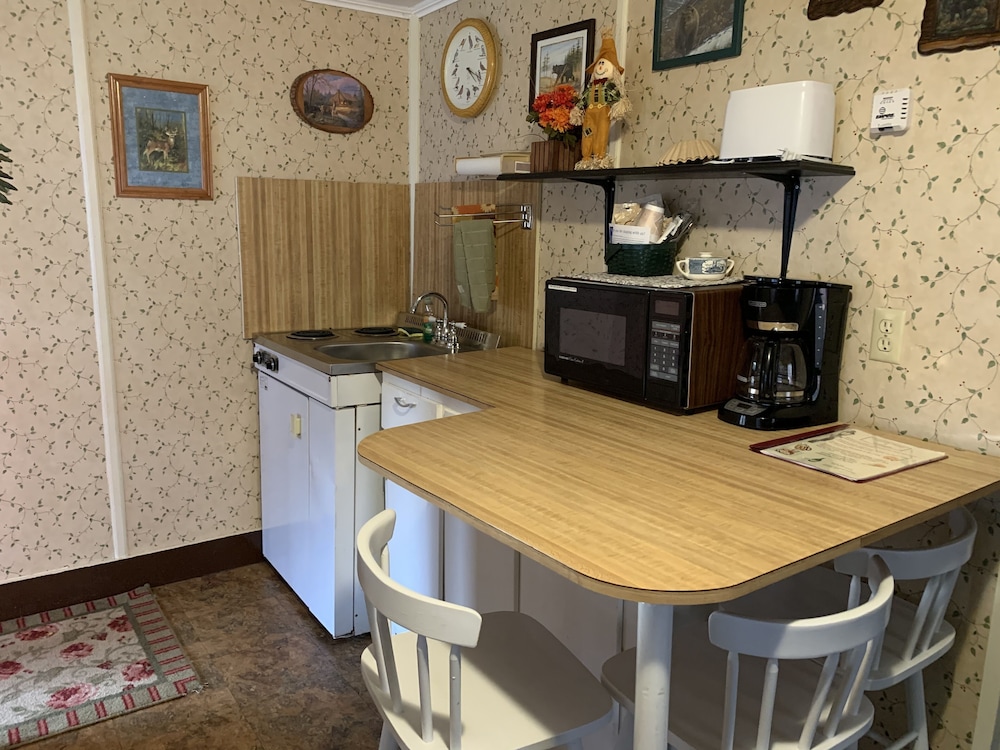 Carroll Motel & Cottages 30/42