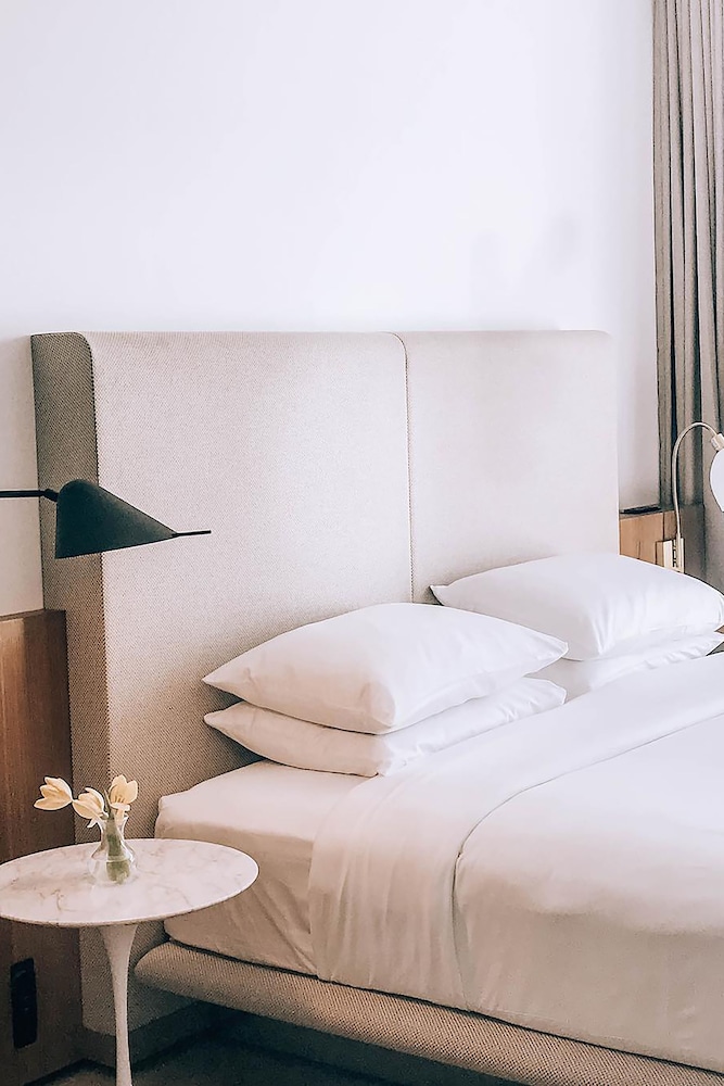The Sarasota Modern, a Tribute Portfolio Hotel 12/44