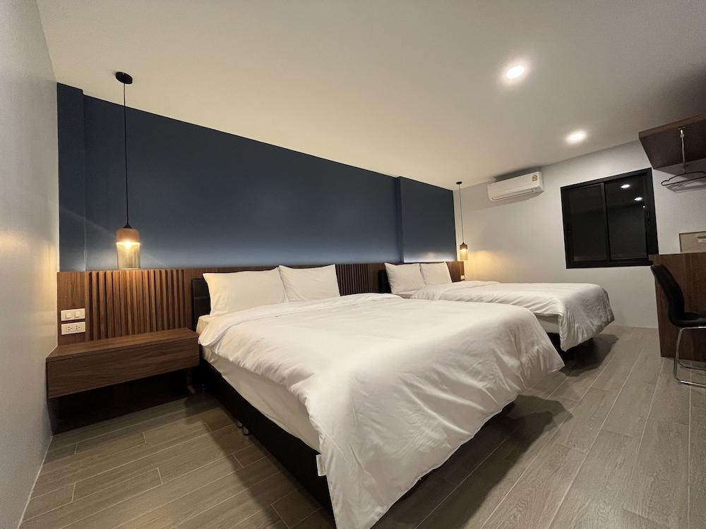 1 Bedroom, Deluxe, Quadruple, 2 Queen Beds