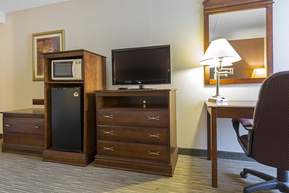 Greenstay Hotel and Suites 61/69