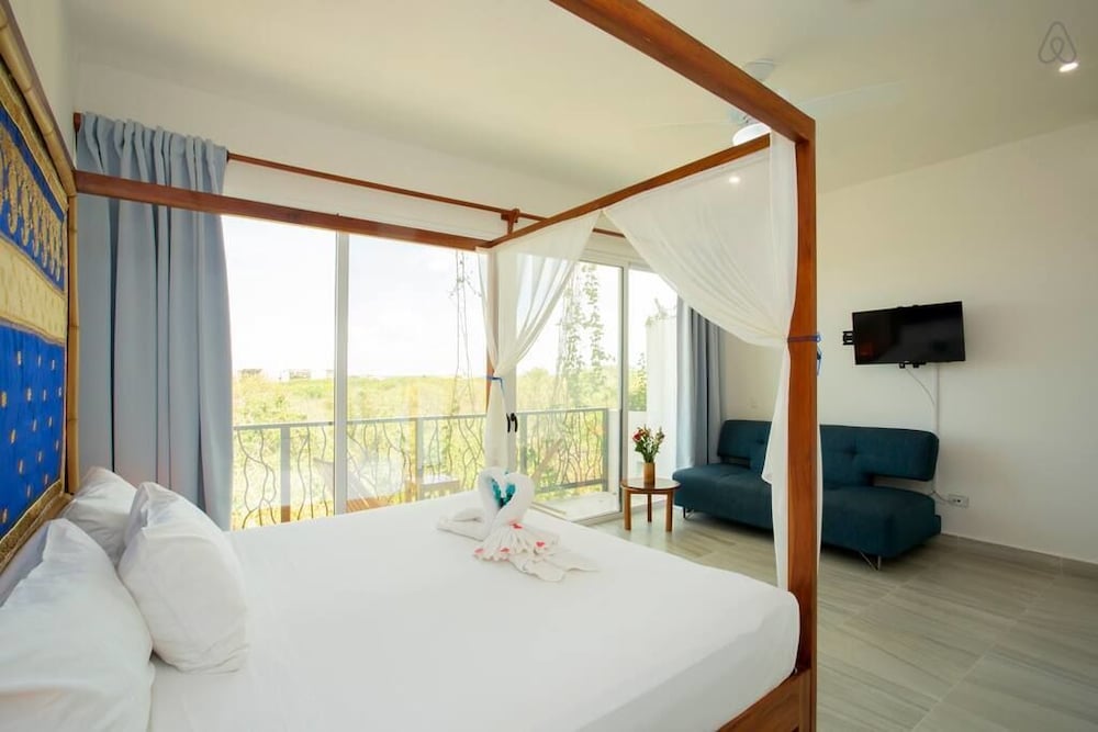 1 Bedroom, Honeymoon, Suite, King Bed, Ocean View, Sofa, Balcony, Ocean Zen Suites 4/10