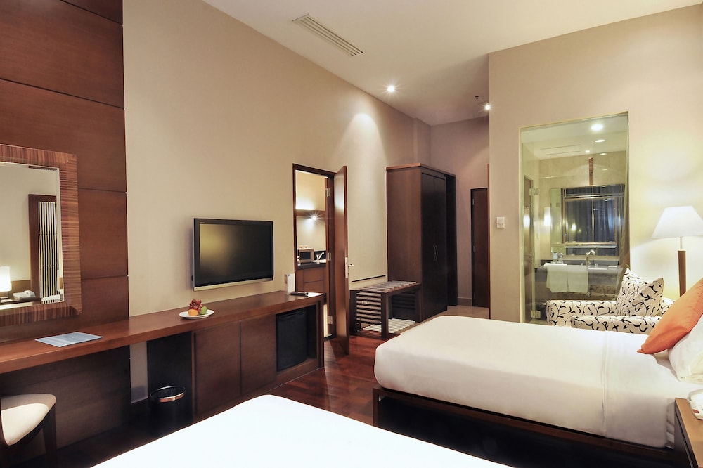 The Luxton Bandung 12/67