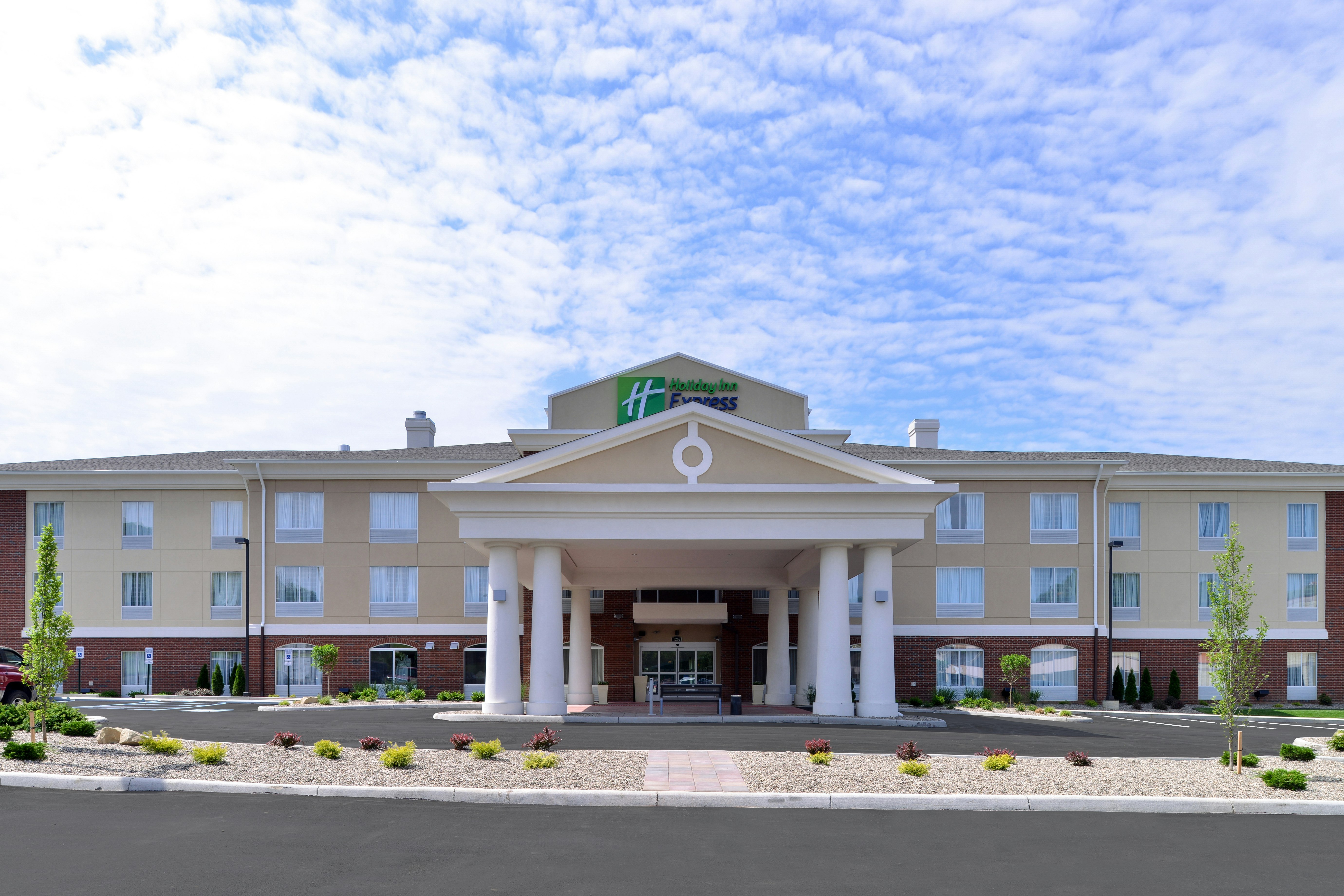 Holiday Inn Express & Suites New Martinsville 3/73