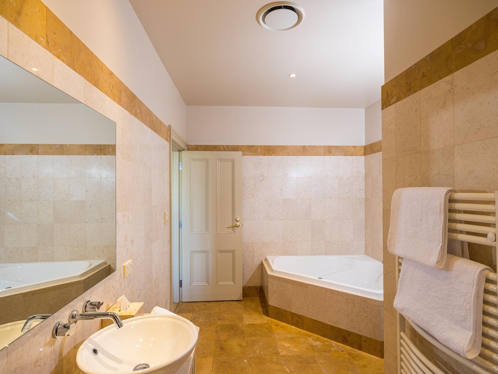 Grande Vue Private Hotel 32/66