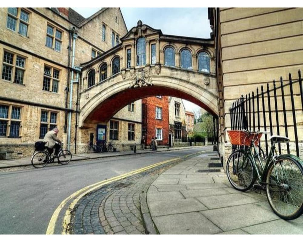Oyo Iffley Town House (Ex. Iffley Town House) 4/28