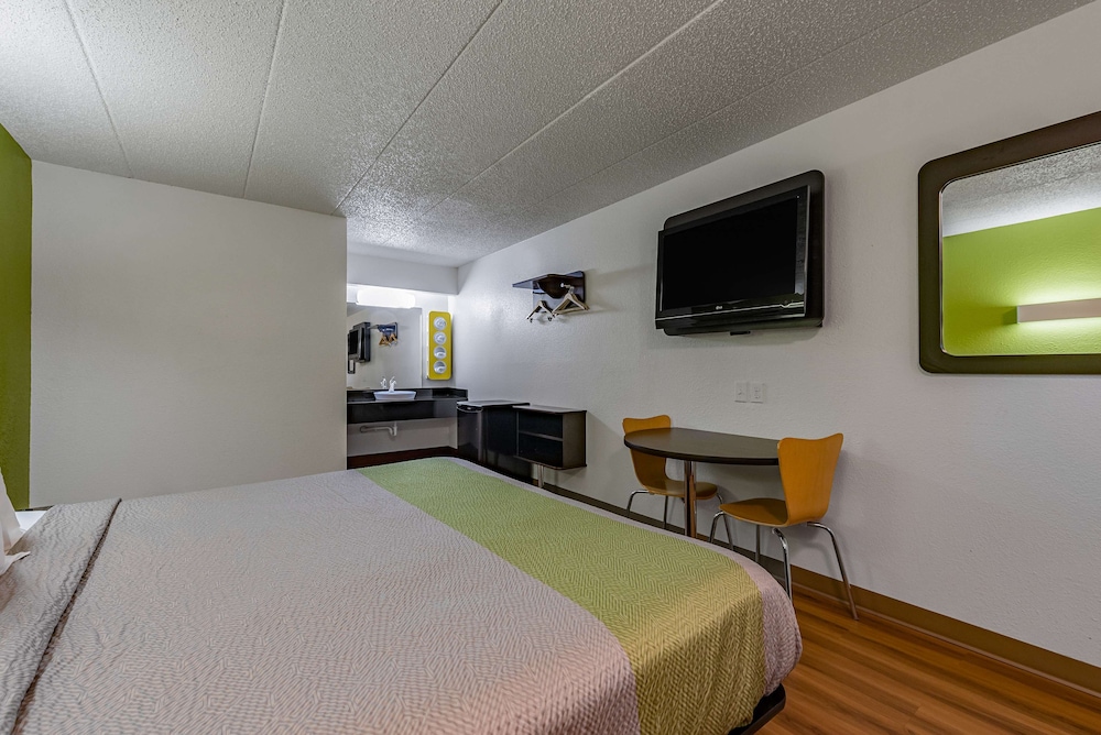 Days Inn by Wyndham Cincinnati I-71 7/28