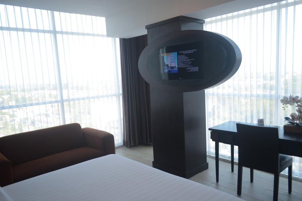 Grand Orchid Hotel 15/19