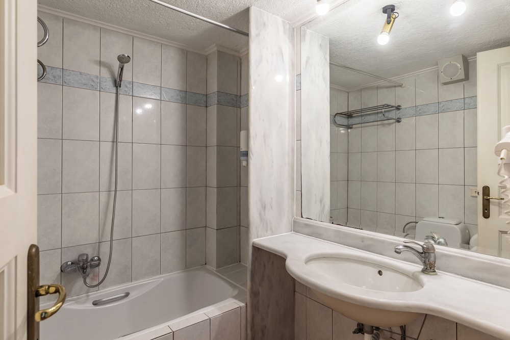 Family, Double Bed, Garden or Pool View، Rigas Hotel Skopelos 3/3