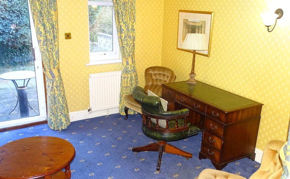 Donington Manor 5/50