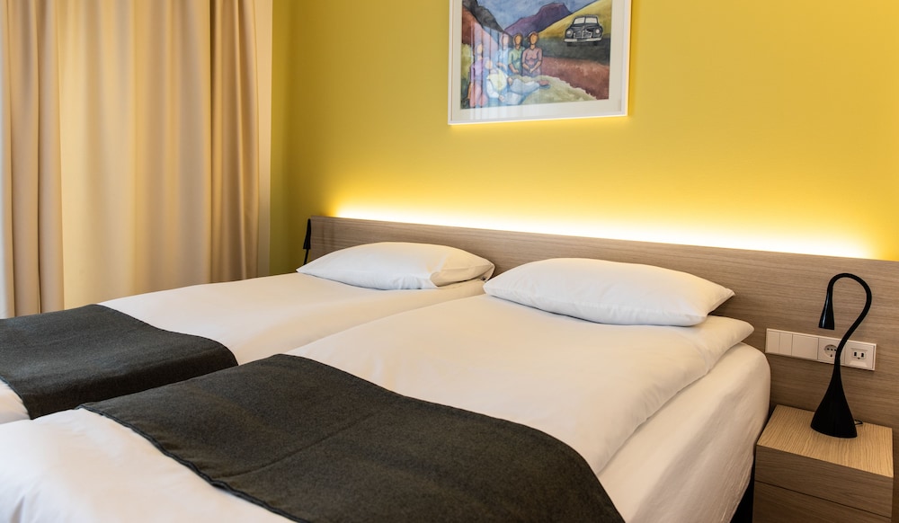 Hotel South Coast 14/64