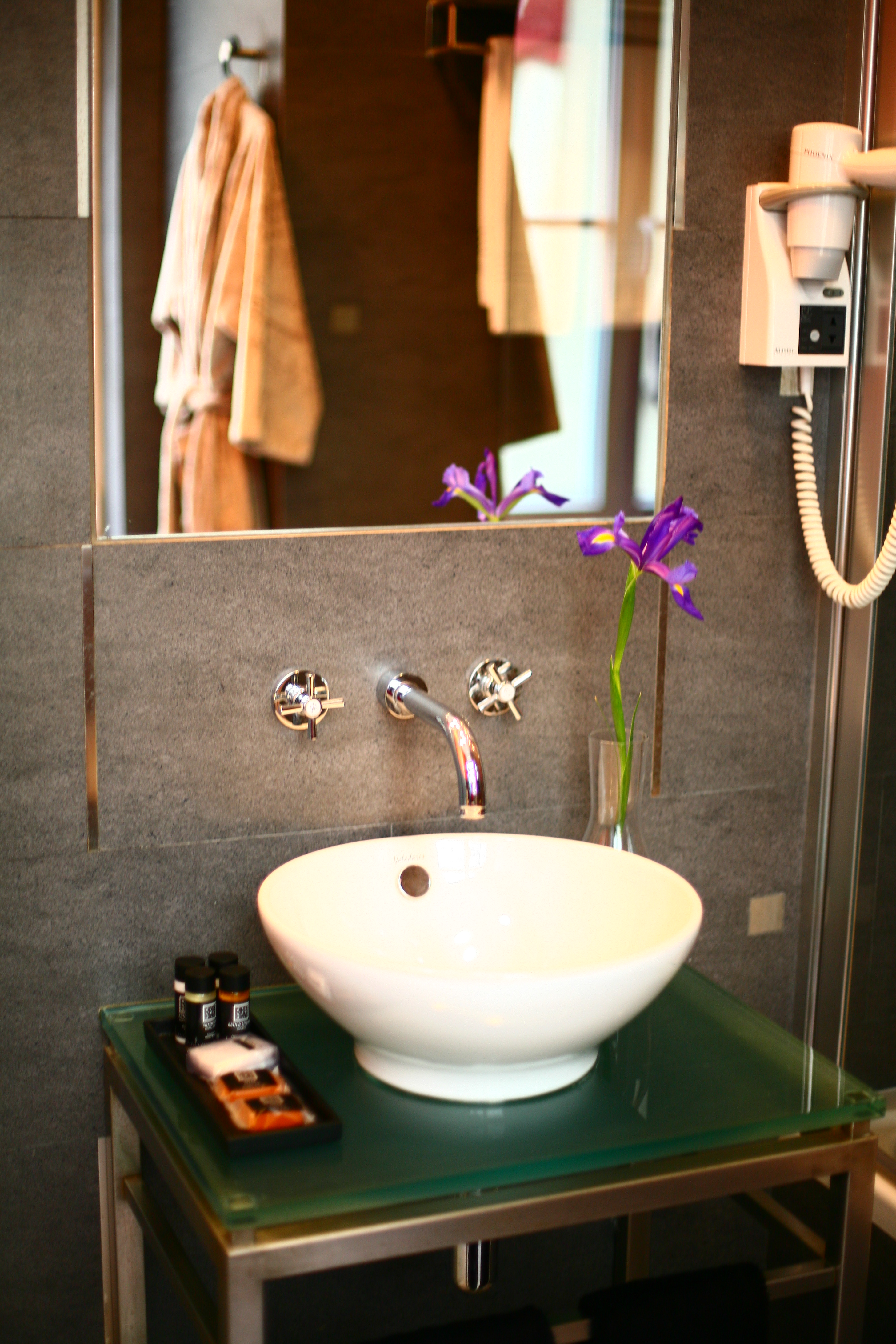 Room, Single, Double or Twin Bed, Street View، Internacional Design Hotel 6/6