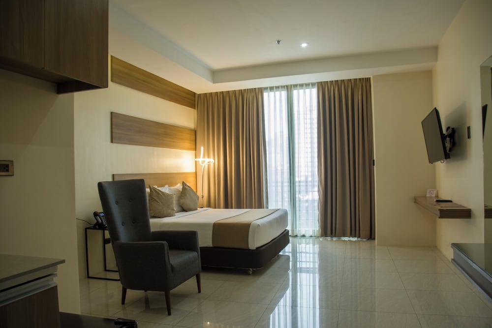 Eastland Hotel and Residences 21/39