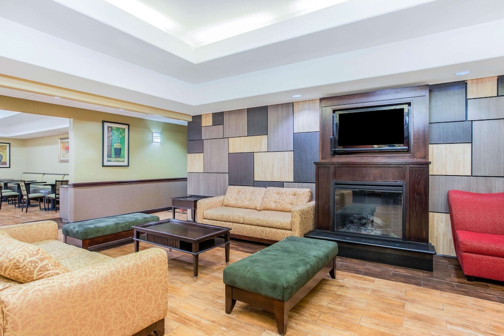La Quinta Inn & Suites by Wyndham Ennis 31/50