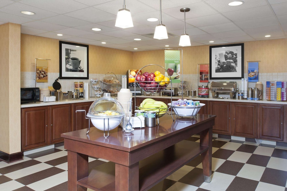 Hampton Inn Suites Cleveland Southeast/Streetsboro 42/63